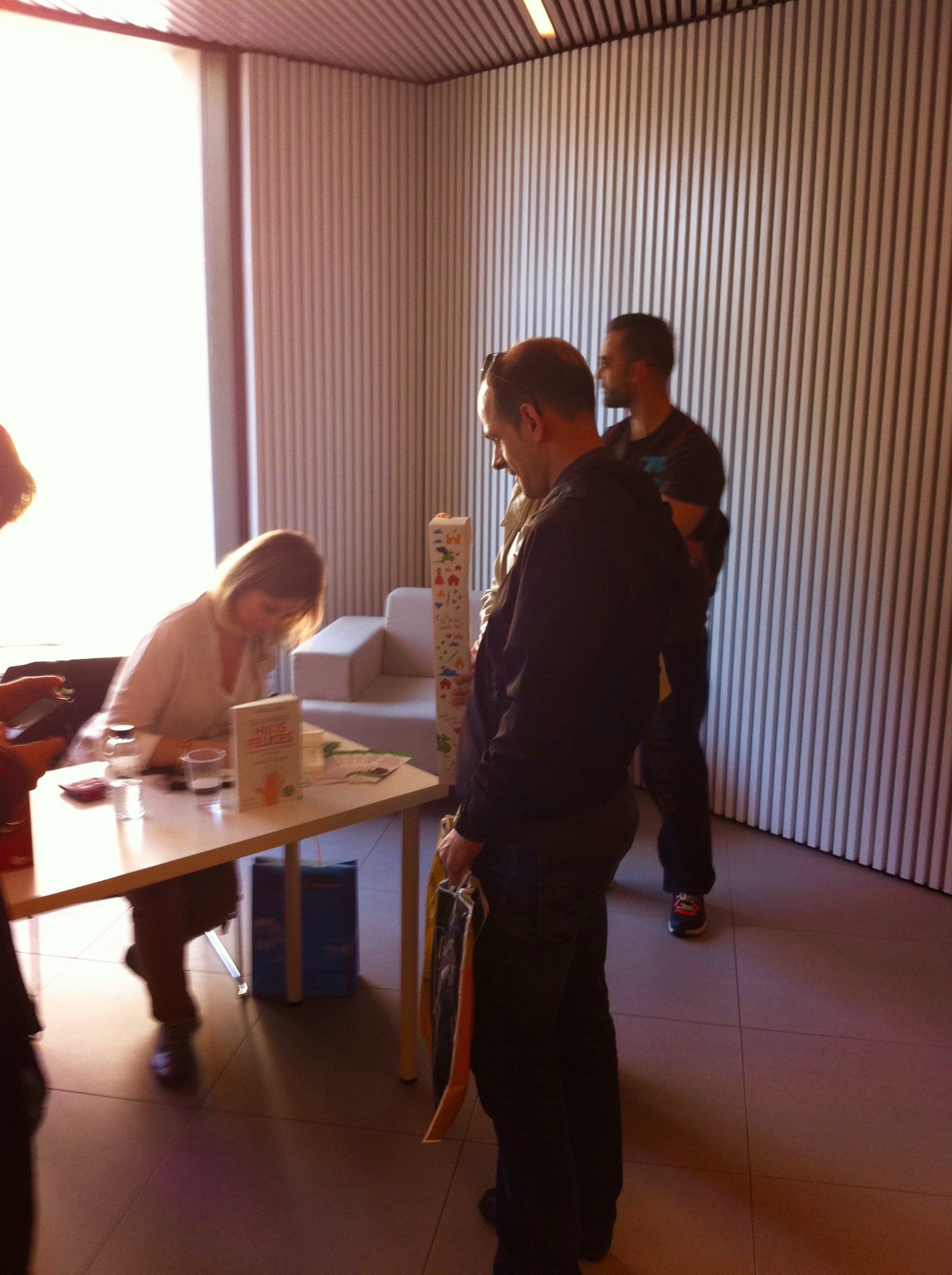 Firmas Silvia Álava en el MWC Telefonica