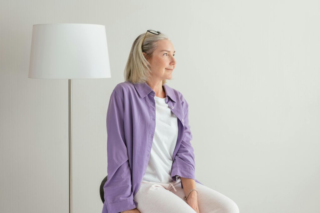 Soledad y Reinvención a los 60: Guía para Transformar el Vacío en Conexión Emocional