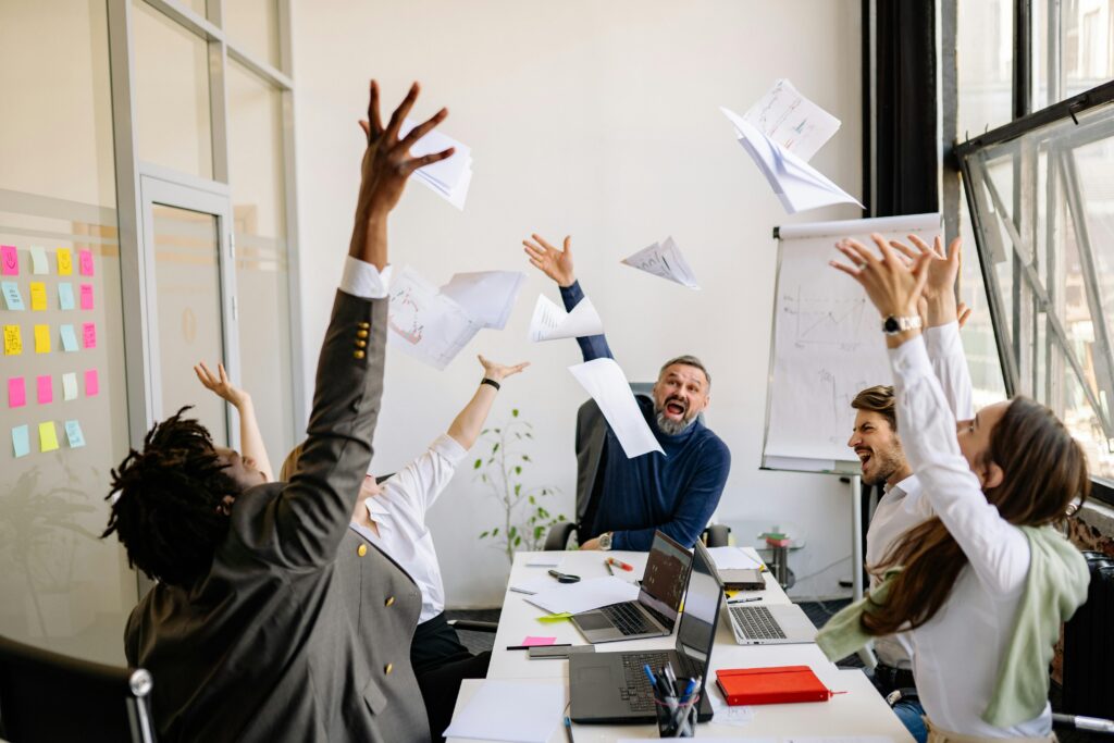 ¿Debemos ser “nosotros mismos” en el trabajo? Claves psicológicas para entender los límites de la autenticidad