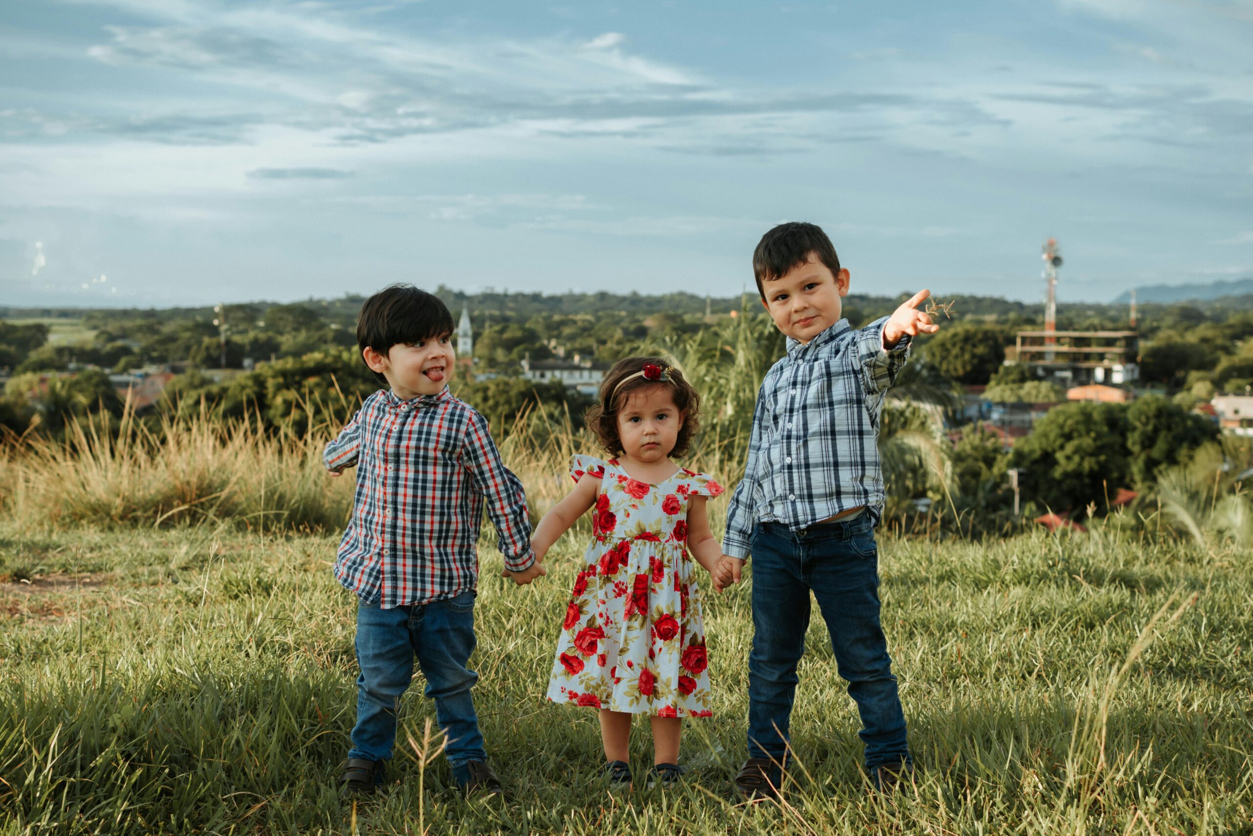 Día Internacional de la Familia: cómo gestionar los celos y las peleas entre hermanos desde la psicología infantil