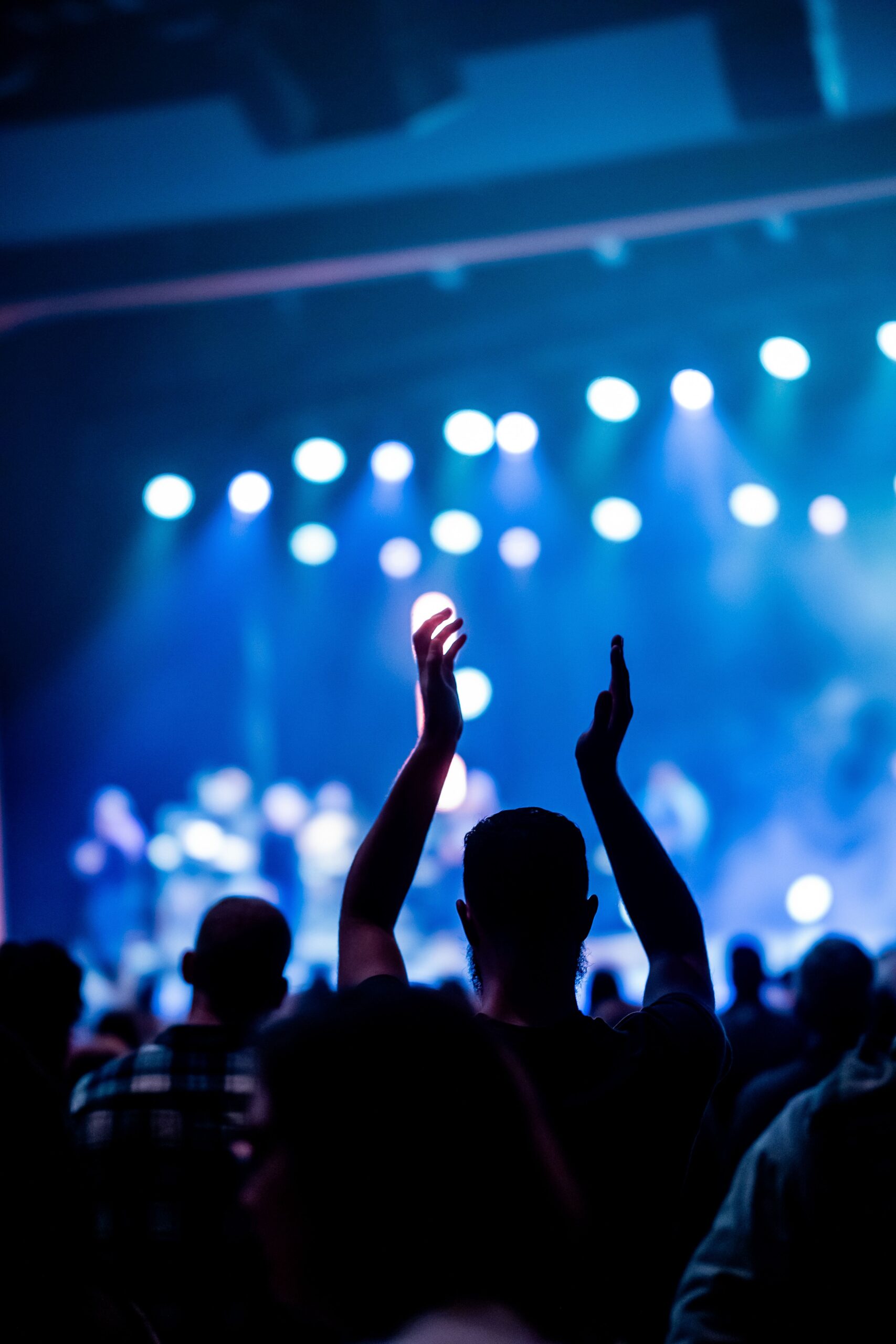 ¿Por qué una canción puede hacernos llorar? La psicología de la música, las emociones y los prejuicios culturales