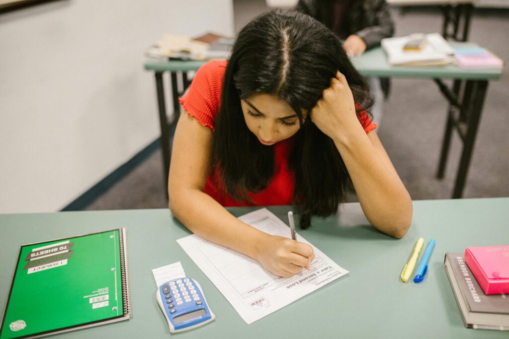 Qué hacer cuando salen las notas de la EBAU: una guía psicológica para familias y estudiantes