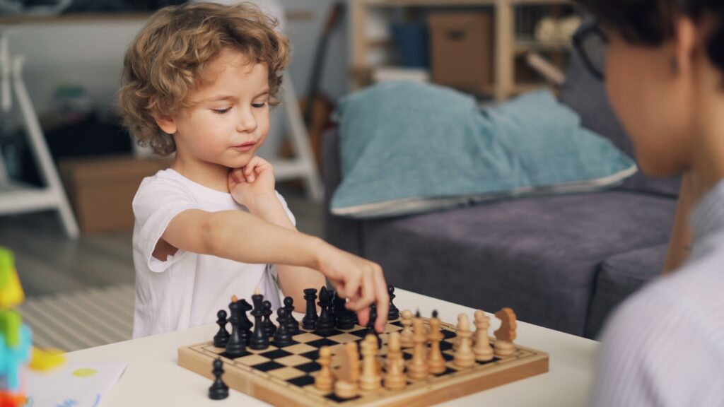 ¿Dejar ganar siempre a los niños para que no se frustren? Por qué aprender a perder también es importante